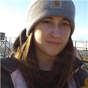 Je suis une jeune étudiante de 18 ans et je suis là pour vous aider dans vos devoirs et vos révisions!